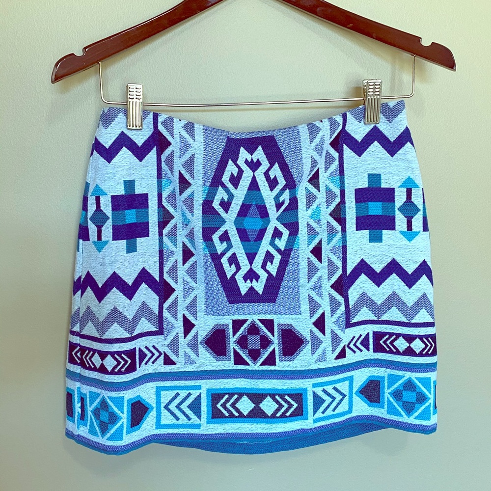 CUTE PATTERNED MINI SKIRT WORN ONCE